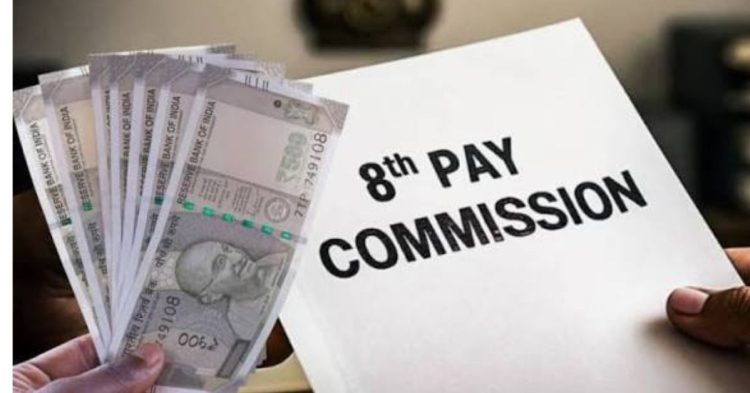 8th Pay Commission: कर्मचारियों की सैलरी पर बड़ा अपडेट, फिटमेंट फैक्टर 3.833 या 4 हुआ तो कितना बढ़ेगा वेतन?