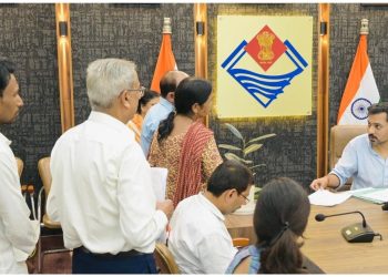 किसी की जमीन बिकी, कहीं जर्जर भवन में 90 किराएदार! समाधान दिवस में डीएम के सामने खुला शिकायतों का पिटारा