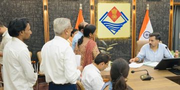 किसी की जमीन बिकी, कहीं जर्जर भवन में 90 किराएदार! समाधान दिवस में डीएम के सामने खुला शिकायतों का पिटारा