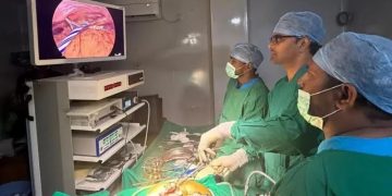 सीने में दर्द लेकर पहुंची अस्पताल, पेट से निकले 13 पेन और 5 चम्मच; 25 सेंटीमीटर के पेन ने मचाई आफत
