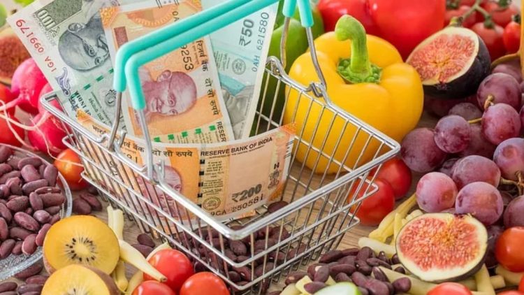 आम आदमी को महंगाई का झटका! प्याज 108% महंगा, खाने-पीने की चीजों के बढ़े दाम