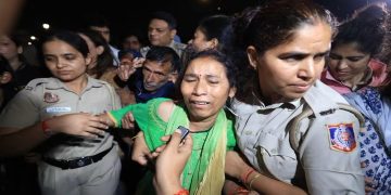 अंकिता भंडारी को न्याय दिलाने की मांग तेज, इंडिया गेट पर रातभर धरना; माता-पिता हिरासत में लेने के बाद रिहा