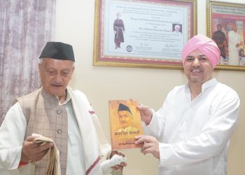 श्री दरबार साहिब पहुंचे भगत सिंह कोश्यारी, श्रीमहंत देवेन्द्र दास जी महाराज से की मुलाकात; 128 करोड़ के बकाये भुगतान पर बड़ा आश्वासन