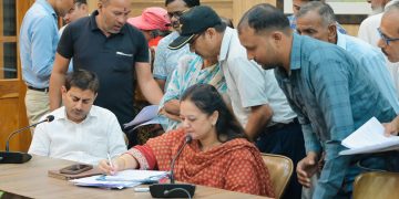 अवैध कब्जे, टूटी सड़कें और गंदा पानी… समाधान दिवस में 126 शिकायतों पर प्रशासन ने कसा शिकंजा