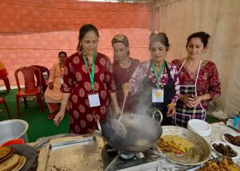 देहरादून में उत्तरकाशी का जलवा! मोरी की सेब चटनी ने लूटी महफिल, पहाड़ी स्वाद के मुरीद हुए लोग