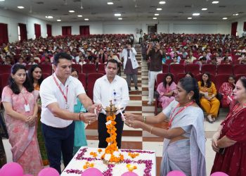 SGRR कॉलेज ऑफ नर्सिंग में नए विद्यार्थियों का धमाकेदार स्वागत, सीनियर्स के डांस-सॉन्ग ने लूटी महफिल