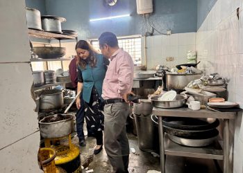 हांडी रेस्टोरेंट में चूहे-कॉकरोच का राज! सड़ा खाना मिलने पर बड़ी कार्रवाई