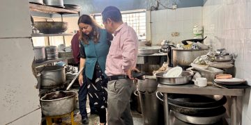 हांडी रेस्टोरेंट में चूहे-कॉकरोच का राज! सड़ा खाना मिलने पर बड़ी कार्रवाई