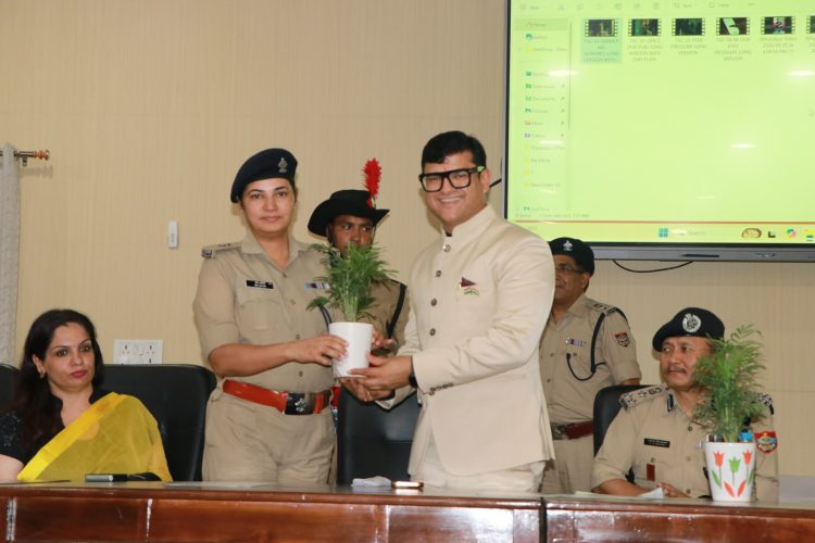 Dehradun News: ‘नशे के विरुद्ध लड़ाई, मेरी शुरुआत खुद से’ का संकल्प, 1,000 से अधिक विद्यार्थियों को किया जागरूक