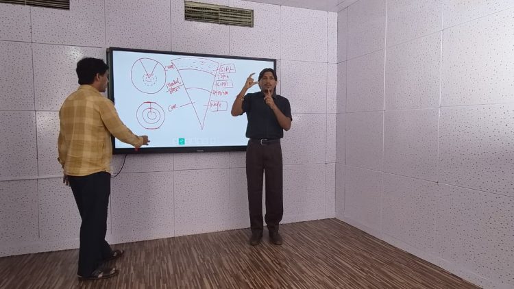 Dehradun News: दिव्यांग विद्यार्थियों को IAS-PCS की मुफ्त कोचिंग, 19 लाख से बना हाईटेक सेंटर