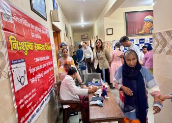 Dehradun News: देहरादून में 78 बुजुर्ग महिलाओं का मुफ्त स्वास्थ्य परीक्षण, दवाइयों के साथ बांटे गए व्हीलचेयर और सहायक उपकरण