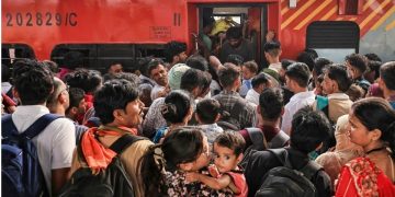 दिल्ली में प्रदर्शन से पहले रेल यातायात पर ब्रेक! कई ट्रेनें रद्द, 5 हजार यात्रियों की छूटी ट्रेन