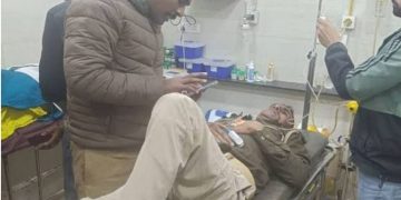 बड़ी खबर : कार की टक्कर के बाद मचा बवाल, होमगार्ड की गर्दन पर धारदार हथियार से हमला; बचाव में कटा अंगूठा