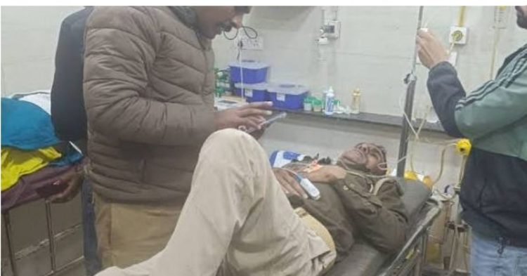 बड़ी खबर : कार की टक्कर के बाद मचा बवाल, होमगार्ड की गर्दन पर धारदार हथियार से हमला; बचाव में कटा अंगूठा