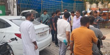 हरिद्वार में मौत बनकर दौड़ी बस! ऑटो चालक का हाथ कटा, 4 कारें भी हुईं क्षतिग्रस्त
