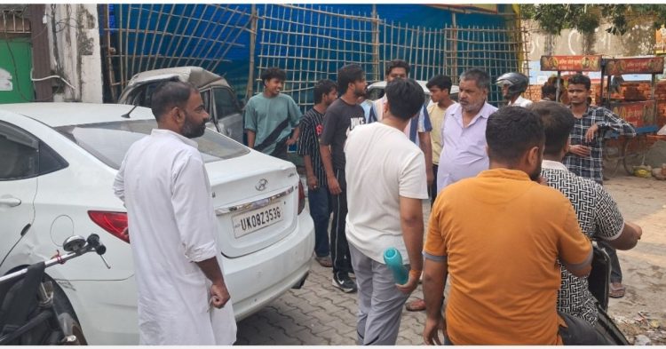 हरिद्वार में मौत बनकर दौड़ी बस! ऑटो चालक का हाथ कटा, 4 कारें भी हुईं क्षतिग्रस्त