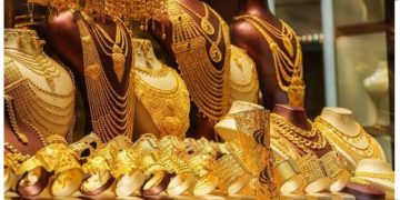 सोना खरीदने वालों की बल्ले-बल्ले! ₹1,400 गिरा भाव, चांदी भी हुई सस्ती—जानें आज का रेट