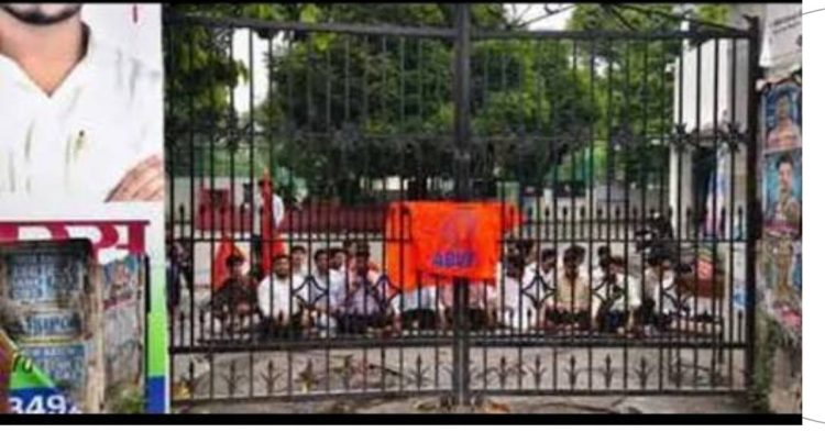 Dehradun News: डीएवी कॉलेज में सर्दियों में मिली समर वैकेशन, दशहरे पर आठ दिन बंद रहेंगी कक्षाएं