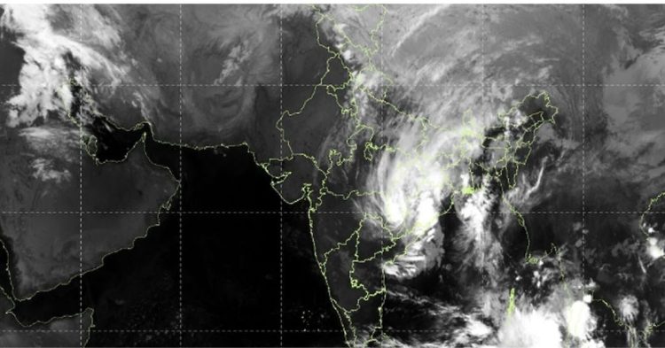 चक्रवात अर्नब का कहर थमा, लेकिन मौसम का खतरा बरकरार! दिल्ली-NCR में बारिश, पहाड़ों पर बर्फबारी