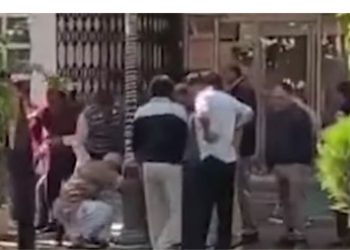 गुरुकुल कांगड़ी में मारपीट से मचा बवाल, कुलसचिव को जमीन पर गिराकर पीटने का आरोप