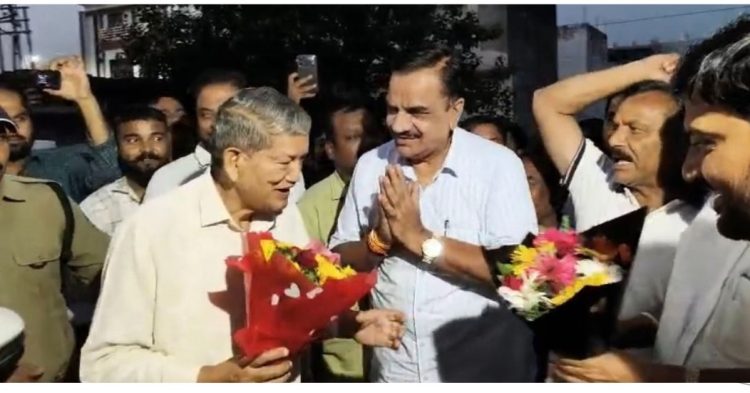 किच्छा में ‘लाठी बनाम फूल’ की जंग! हरीश रावत के बयान पर BJP का पलटवार, बोली- लाठी आई तो फूल देंगे