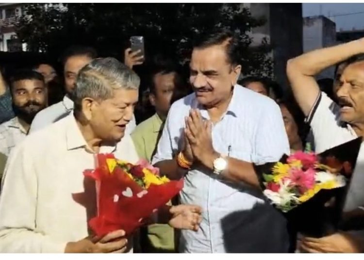 किच्छा में ‘लाठी बनाम फूल’ की जंग! हरीश रावत के बयान पर BJP का पलटवार, बोली- लाठी आई तो फूल देंगे